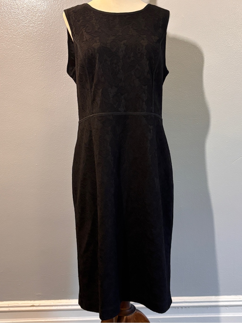Ann Taylor Black Sleeveless Textured Midi Dress